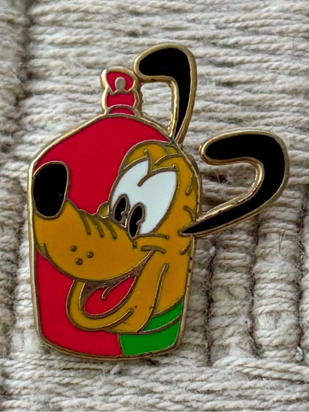 DISNEY 2000 Disney Cruise Line Pluto  Castaway Cay Mount Rustmore Mini Pin